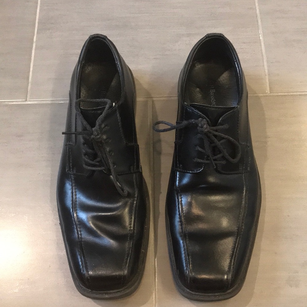 Men’s black dress shoe